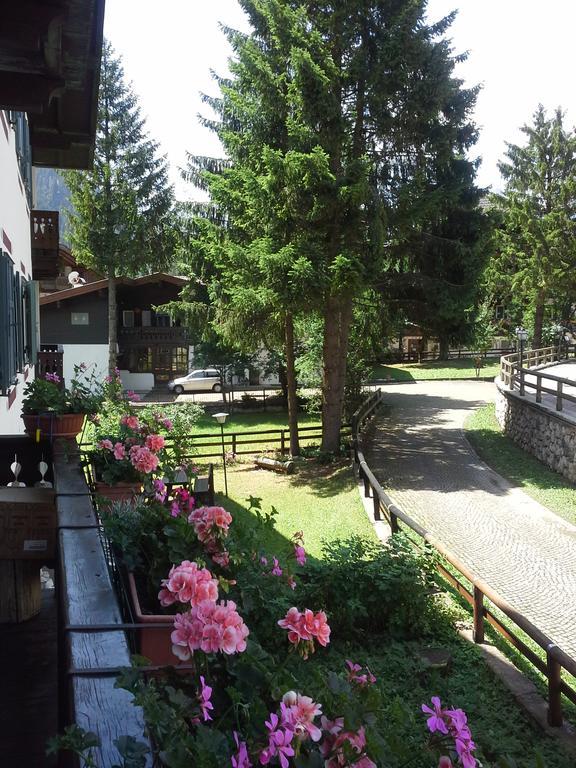 Appartamento Niki Campitello Campitello di Fassa Extérieur photo